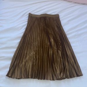 GOLD MID LENGTH SKIRT NEW WITH TAG